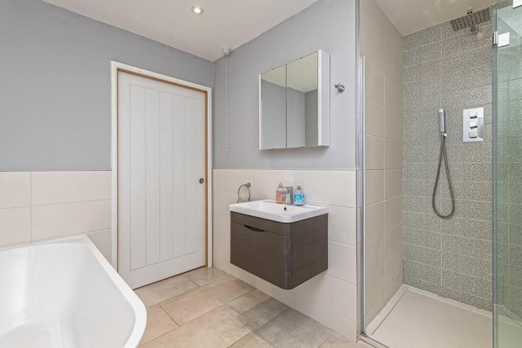 Family-Friendly Retreat Between Beach & Mountains Tremadog Екстериор снимка