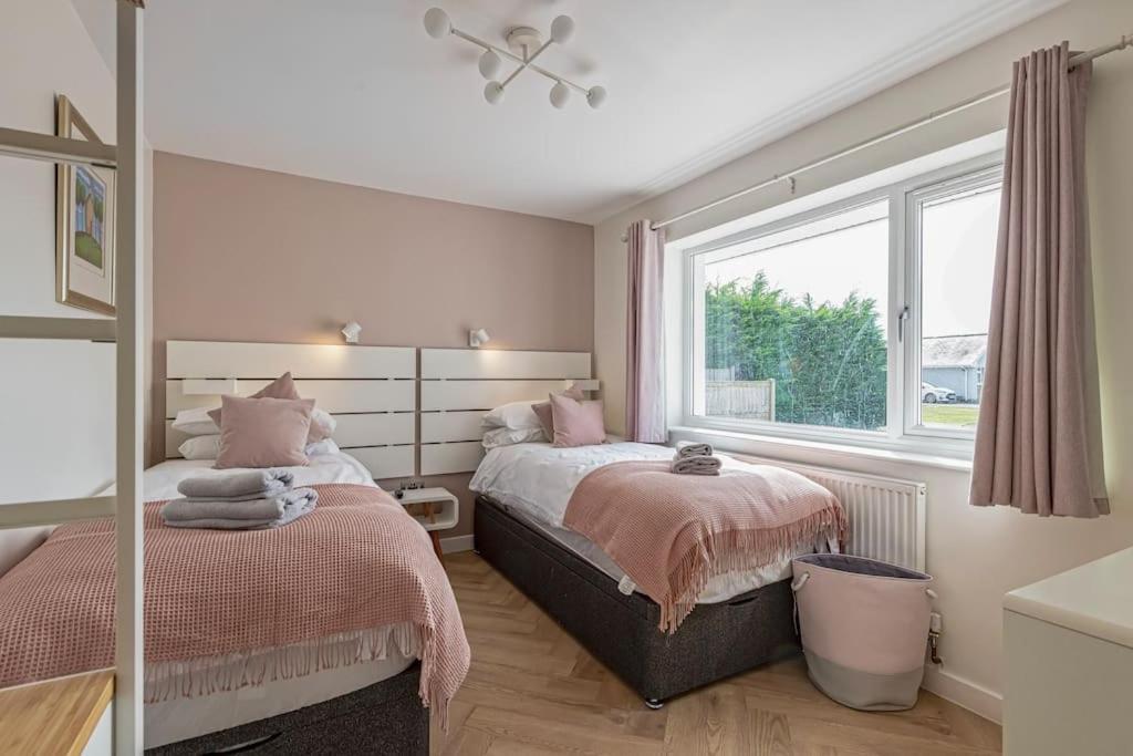Family-Friendly Retreat Between Beach & Mountains Tremadog Екстериор снимка