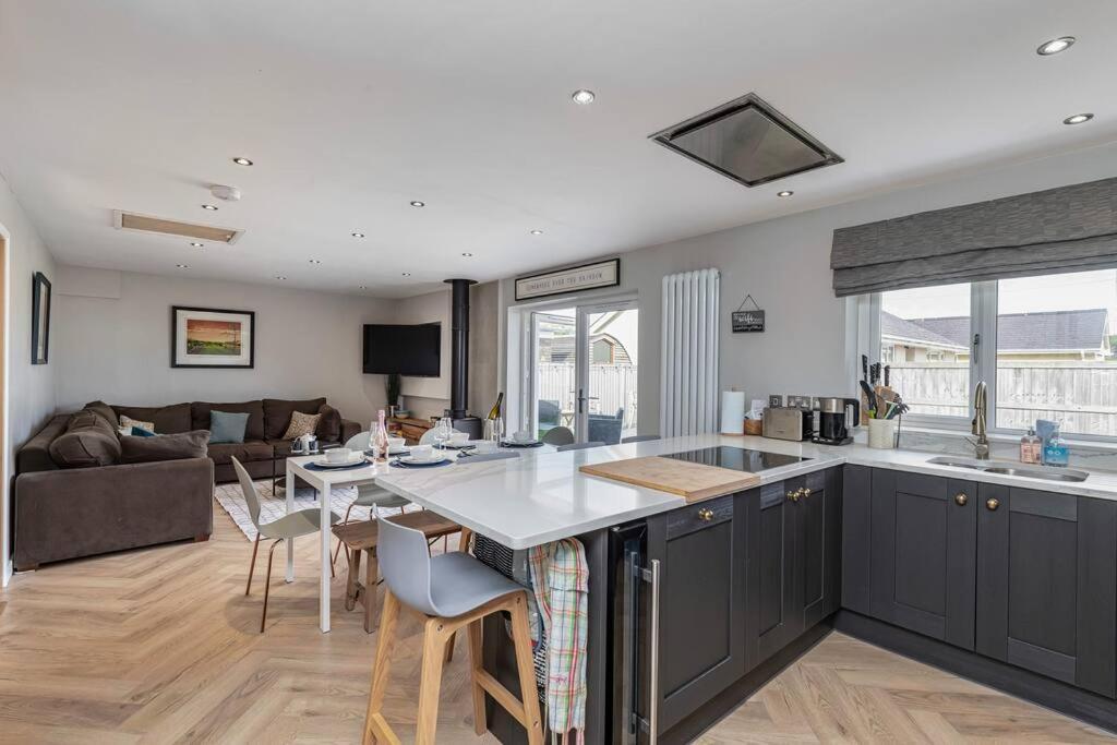 Family-Friendly Retreat Between Beach & Mountains Tremadog Екстериор снимка